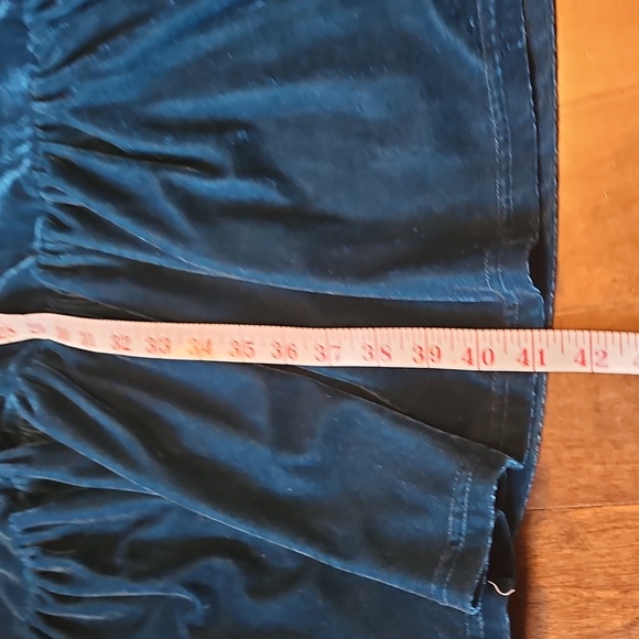 Yumi Velvet Dress - Picture 9 of 9